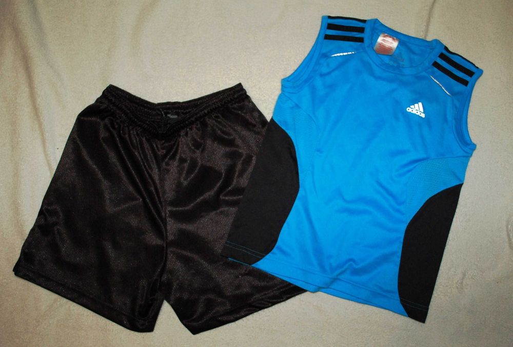 Футбольная форма на 5-8 лет .