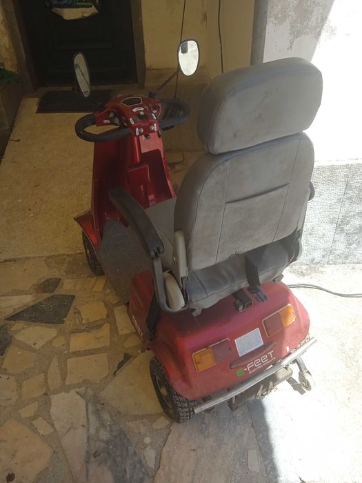 Scooter elétrico semi-novo para despachar