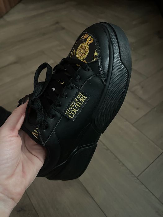 Продам жіночі кросівки Versace JC
