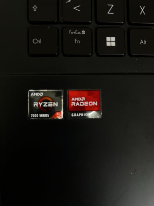 Portátil Asus Vivobook 15 (16GB RAM/ 512GB SSD) - Ryzen 5 7520U