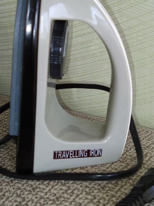 Мини - утюг : Mini Travel Iron KT-312. Не рабочий.