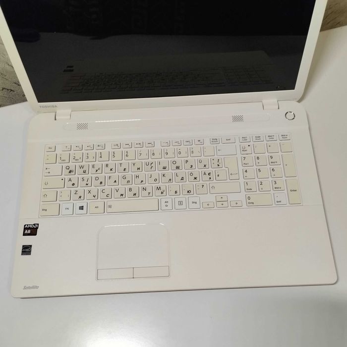Ноутбук Toshiba C70D-B | 17.3 | 4 ядра AMD A8 | видео 1гб | 8/128 SSD