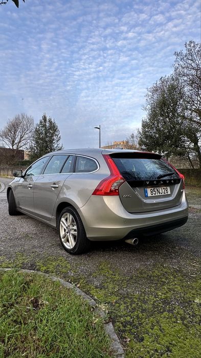 Volvo V60 D4 Summum 163cv – Motor 5 cilindros – Full Extras - Excelente estado -Nacional