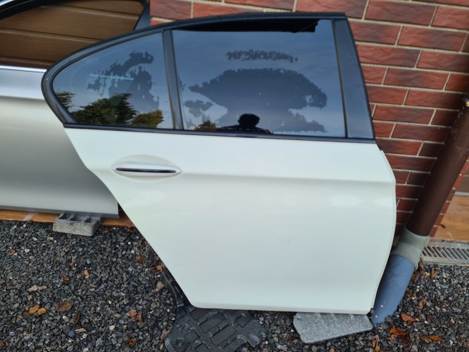 Kompletne drzwi tylne prawe BMW F10 sedan A300