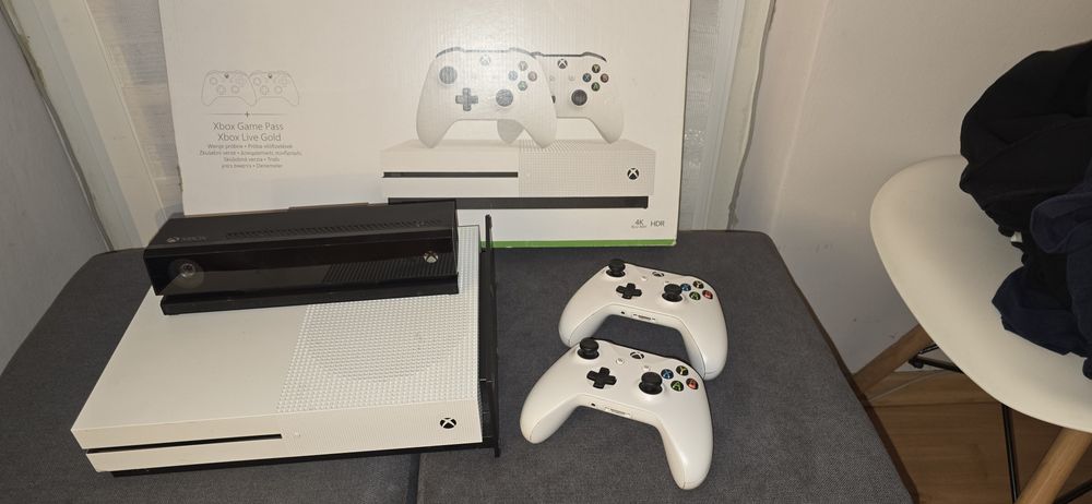 Konsola Xbox one S 1Tb  +Kinect +2 pady