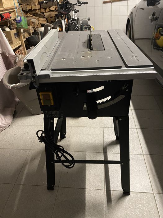 Serra de mesa em bom estado