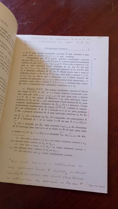 Ultradistribuições Periódicas 1965 Aníbal Coimbra Aires de Matos