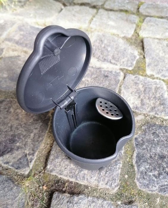 Продам оригінальну попільничку меган 2,сценік 2, меган 3, сценік 3 
По