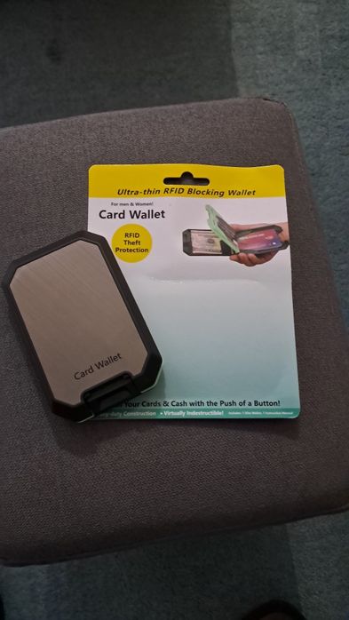 Carteira com sistema RFID ,de cartões e notas.