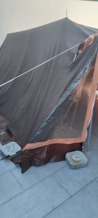 Tenda de campismo com pouco uso