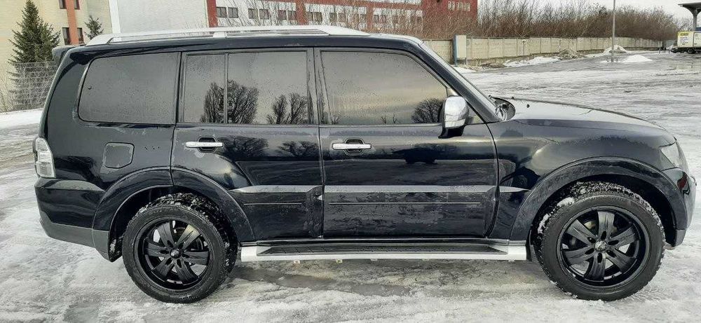 Mitsubishi Pajero Wagon 4