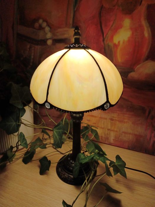 Śliczna Lampa Witrażowa w Stylu Tiffany