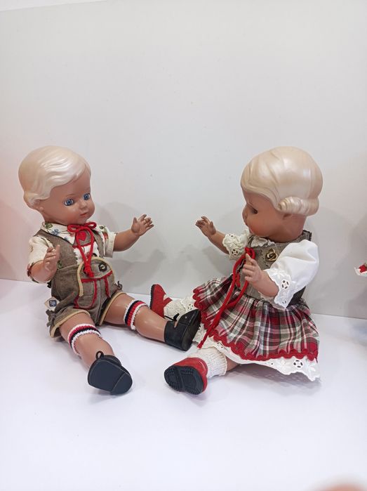 Schildkrot para lalek kolekcjonerskich .Ona i on w cudnych strojach.