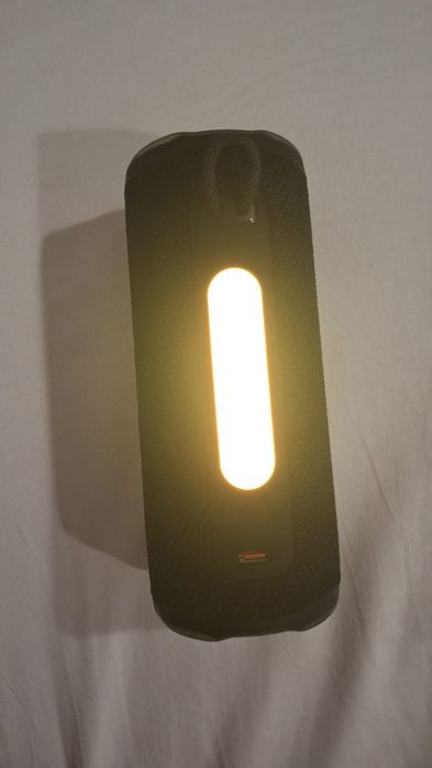 Coluna Bluetooth JBL Grip (Como Nova) – À Prova de Água e Impactos
.