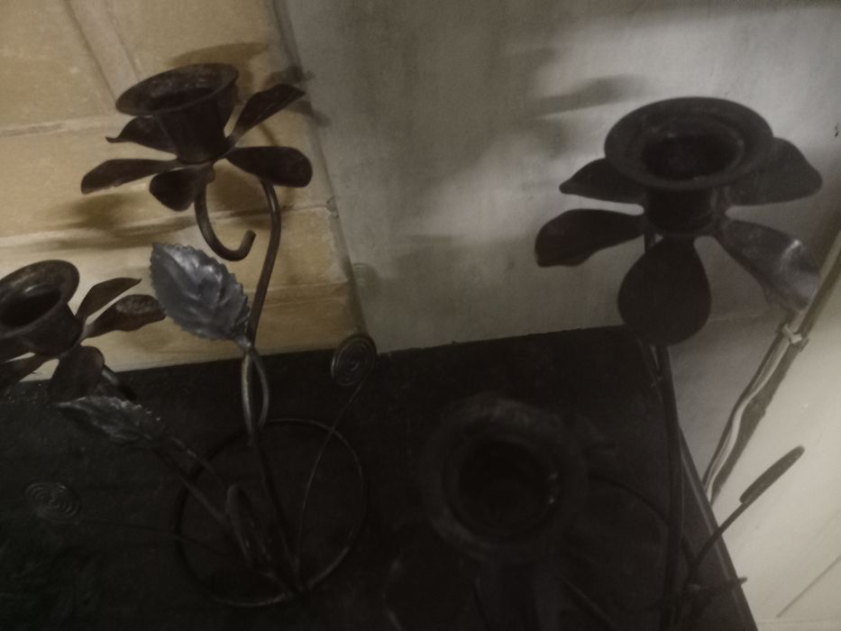 Підсвічники зі сталі.