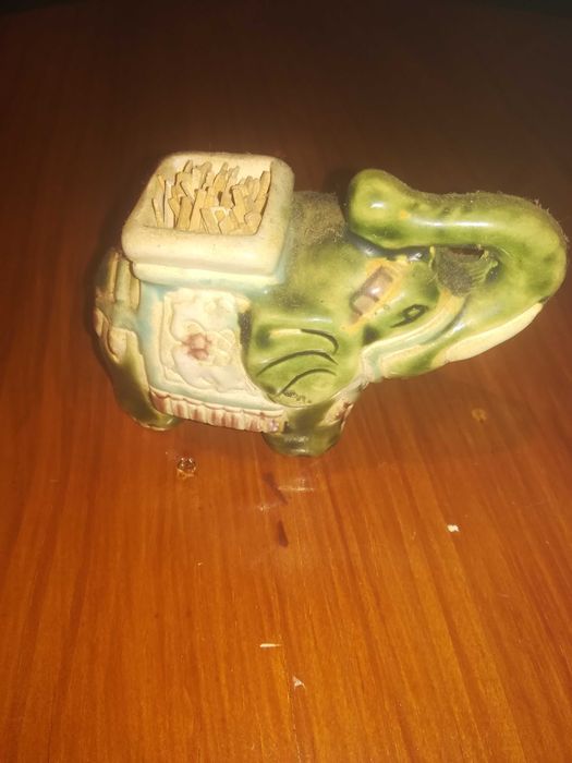 Estátua Pequena de Elefante Verde