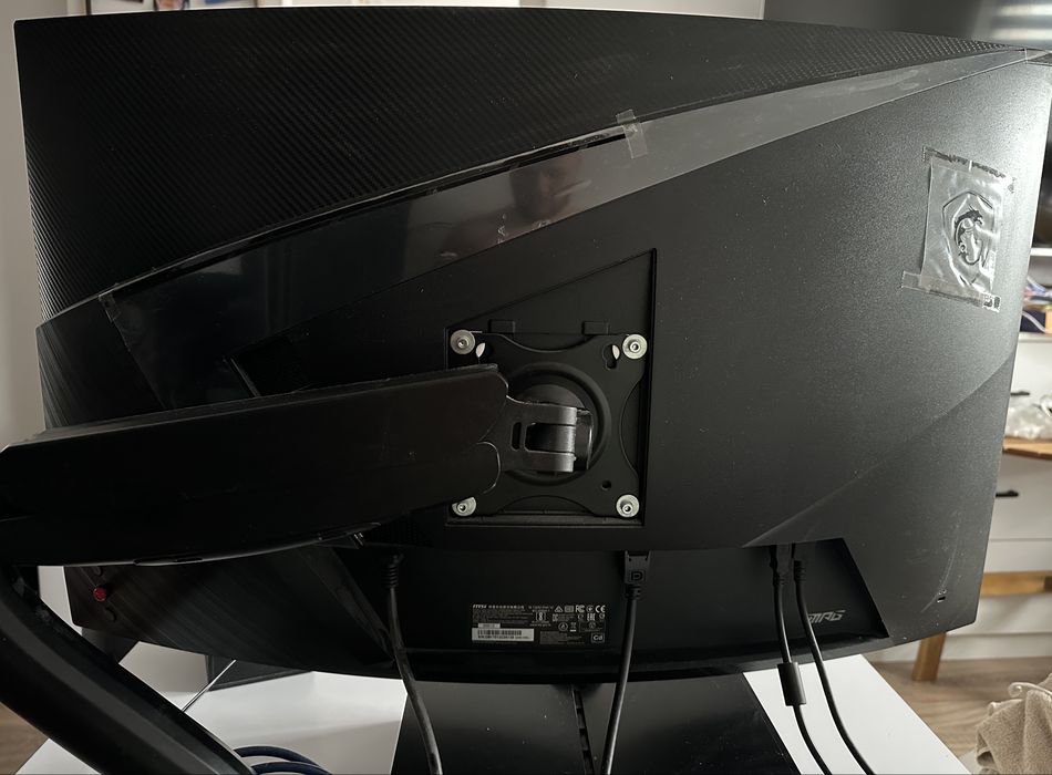 MSI ARTYMIS 323CQR l 2560×1440 l 2K l 165 Hz l 31.5"