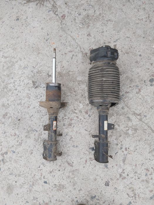 Задние стойки пневмостойка лекус Lexus RX 300 330 350 400h