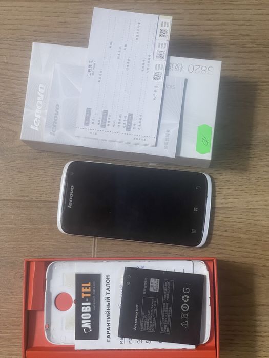 Мобільний телефон смартфон Lenovo s820 White