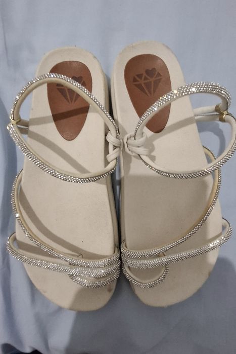 Sandalia parpete bege cm strass