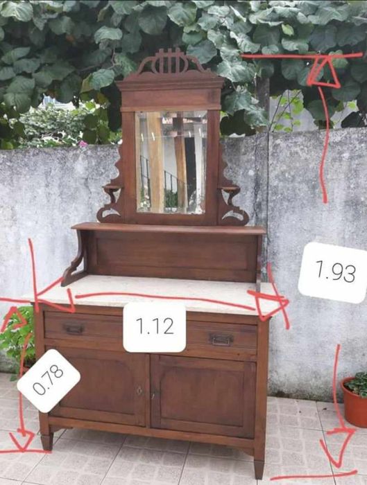 Móvel antigo , em bom estado