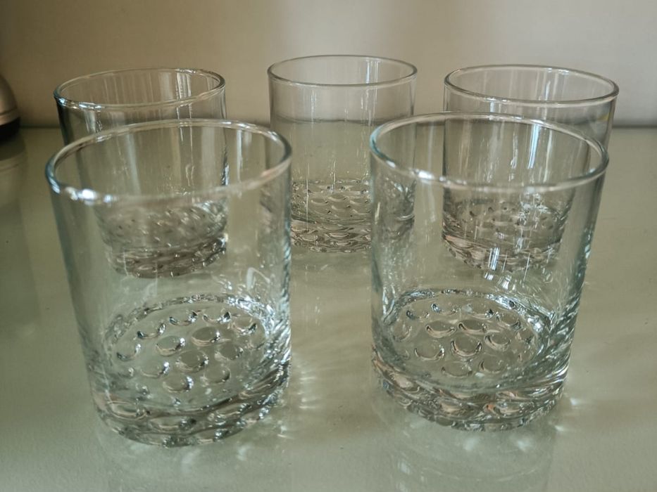 Vários estilos de copos