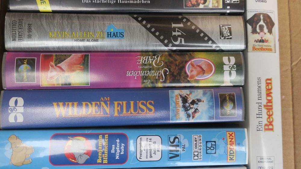 Kasety VHS filmy video 11 szt.