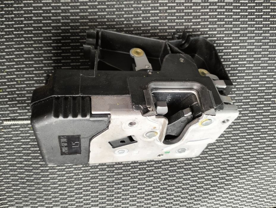 Замок до opel vivaro Renault trafic nissan primaster