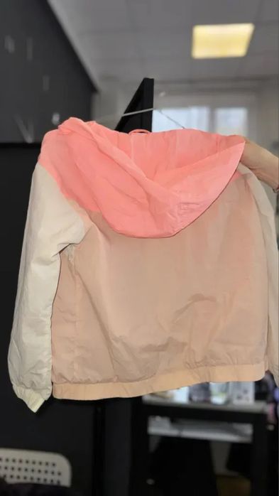 Куртка-вітрівка Zara з капюшоном, розмір S