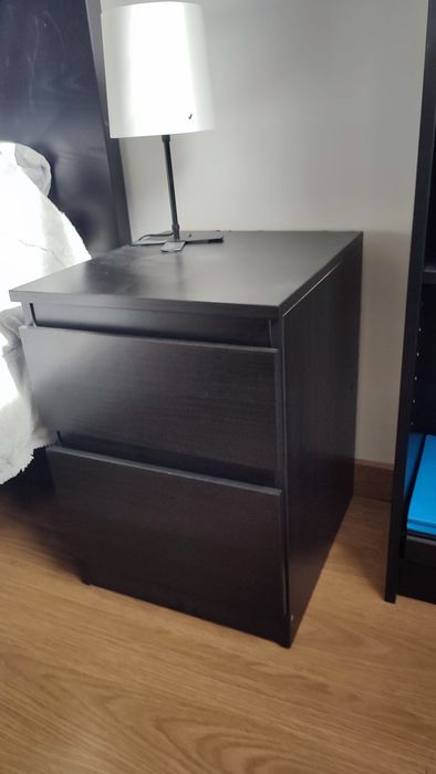 Cama casal MALM com 2 mesas de cabeceira