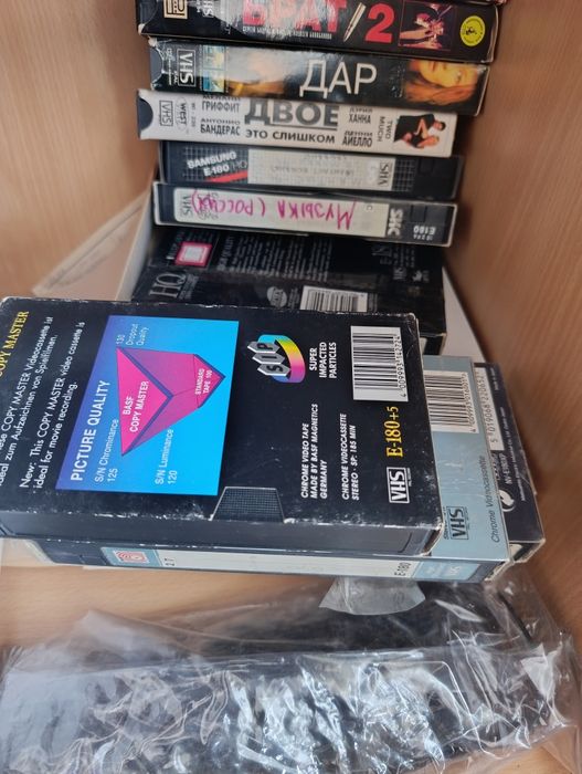 Видеокассеты 4 штуки + 6 касет