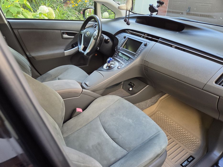 Toyota Prius 1.8 Benzyna Hybryda