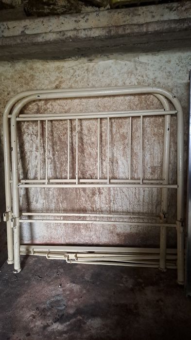 Cama em ferro completa