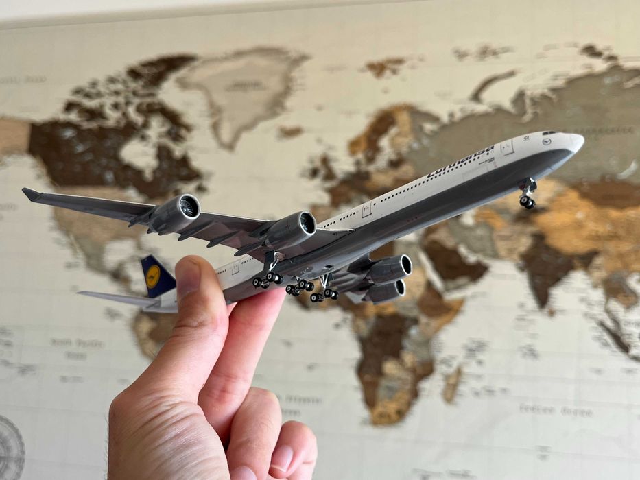 Miniatura Lufthansa A340-600