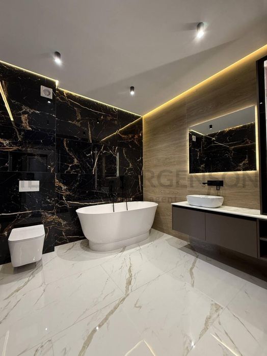 Продаж дуплексу 175 м.кв / 3.5 сотки / Ужгород, р-н Садовий