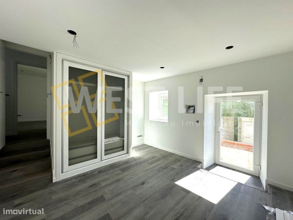 Moradia T3 Totalmente RENOVADA, com SUITE, agradável espaço exterio...