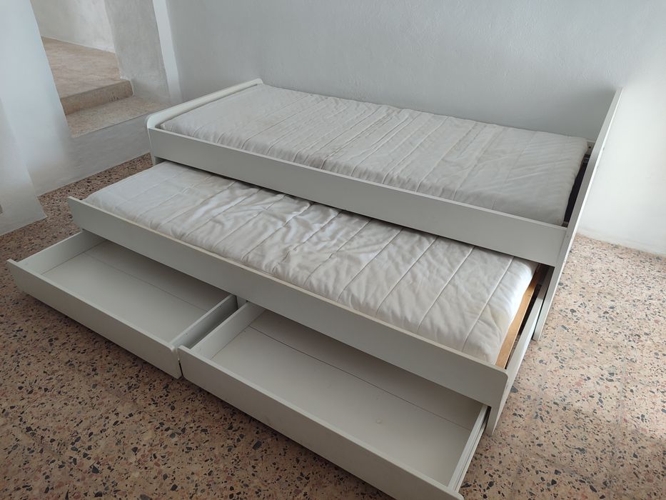 Cama dupla com gavetas