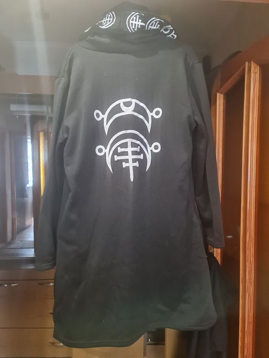 Кофта с оккультными готическими символами