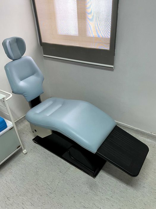 Vendo cadeira usada na prática da podologia e análises.