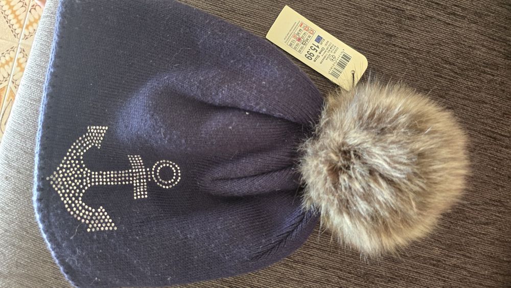 Gorro de Senhora com Pompom - Novo com Etiqueta