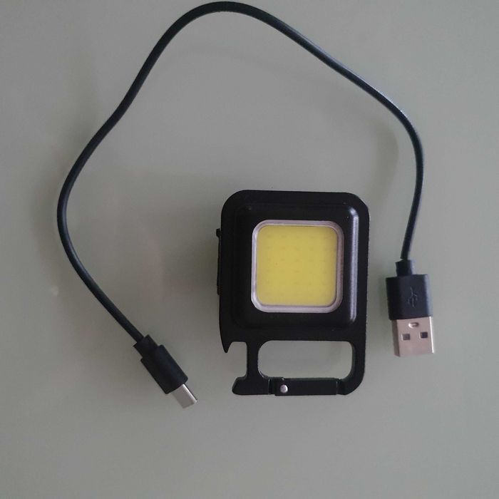 przenośna latarka z breloczkiem