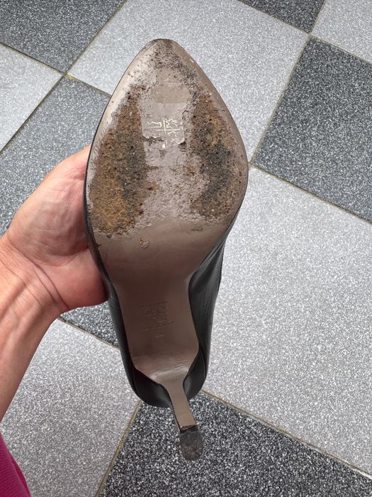 Szpilki marki Versace używane