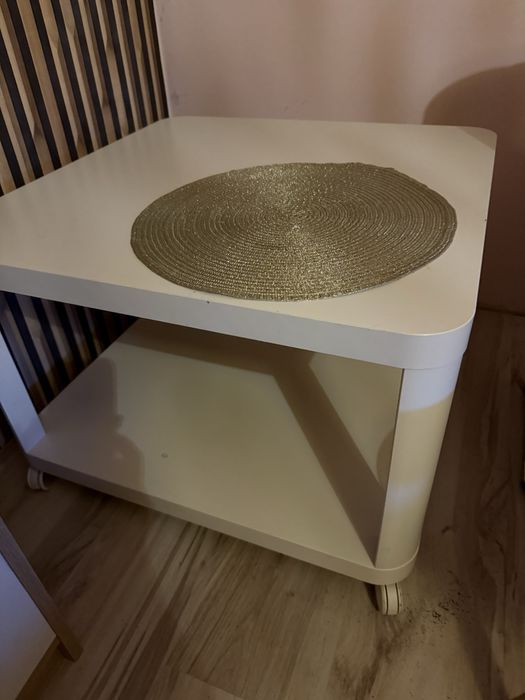 Stolik Ikea na kółkach