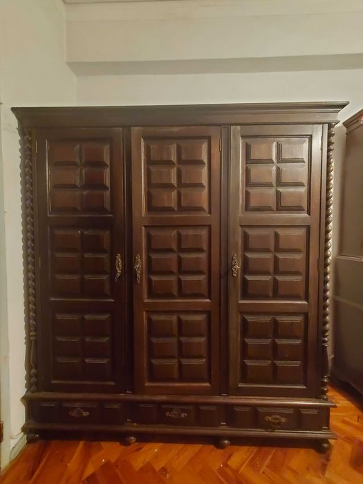 Conjunto Completo de Quarto Vintage em Madeira Maciça