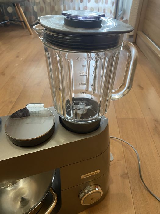 Продам кухонный комбайн Kenwood Chef