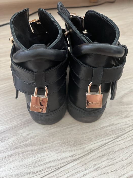 Buty Carinii z klodkami