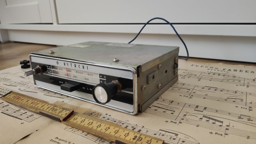 Hitachi WM-702L - Auto rádio antigo