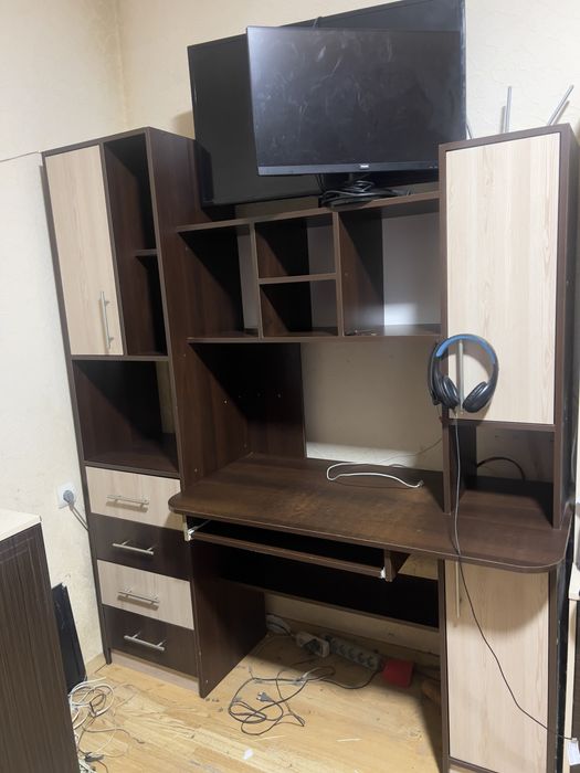 Стіл компʼютерний