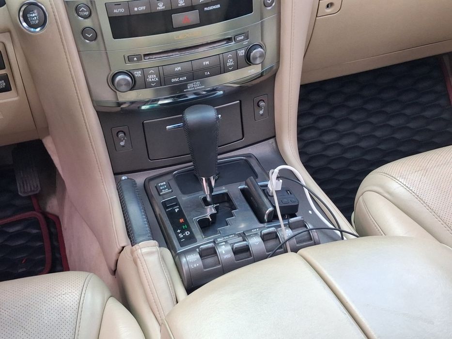 Lexus LX570 в гарному стані Торг є