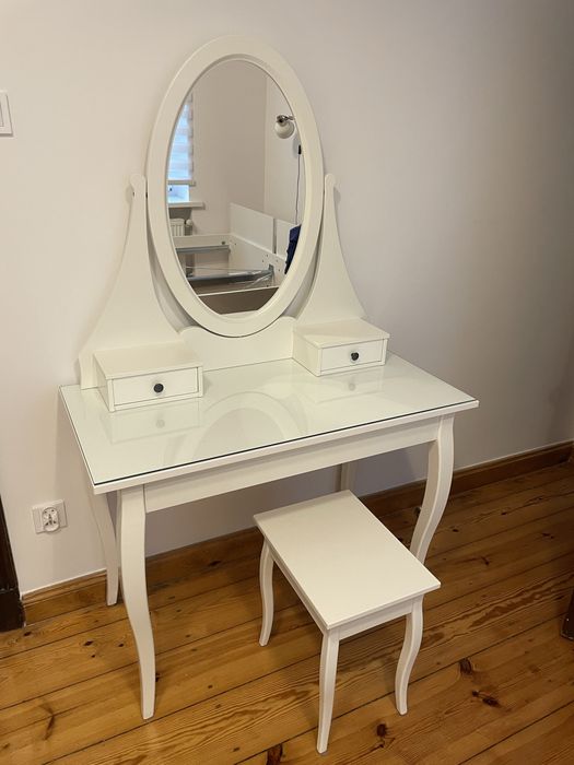 Biała toaletka z lustrem i siedzeniem 100x 50cm